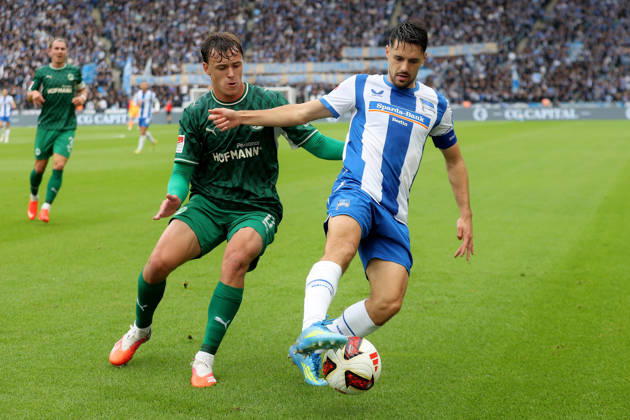 11.10.2026, xtgx, Fussball 2.Bundesliga, Hertha BSC Berlin - SpVgg Greuther Fuerth v.l. Lukas Reich (Greuther Fürth Fuerth) Josip Brekalo (Hertha BSC Berlin) Zweikampf, Aktion, action, battle for the ball (DFL DFB REGULATIONS PROHIBIT ANY USE OF PHOTOGRAPHS as IMAGE SEQUENCES and or QUASI-VIDEO) Berlin