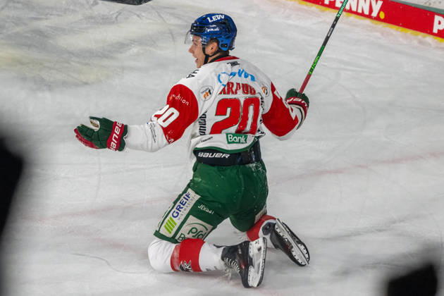 Philipp Krauss (Augsburger Panther, 20) bejubelt yein Tor zum 1:0. Krefeld Pinguine vs. Augsburger Panther, Eishockey, Penny DEL, 08. Spieltag, Saison 2026 2027, 11.10.2026 Krefeld Pinguine vs. Augsburger Panther, Eishockey, Penny DEL, 08. Spieltag, Saison 2026 2027, 11.10.2026 Krefeld Copyright: xEibner-Pressefoto ThomasxHaeslerx EP_THR
