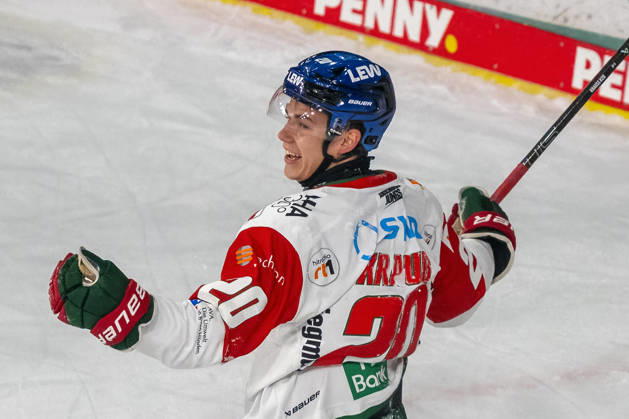 Philipp Krauss (Augsburger Panther, 20) bejubelt sein Tor zum 1:0. Krefeld Pinguine vs. Augsburger Panther, Eishockey, Penny DEL, 08. Spieltag, Saison 2026 2027, 11.10.2026 Krefeld Pinguine vs. Augsburger Panther, Eishockey, Penny DEL, 08. Spieltag, Saison 2026 2027, 11.10.2026 Krefeld Copyright: xEibner-Pressefoto ThomasxHaeslerx EP_THR