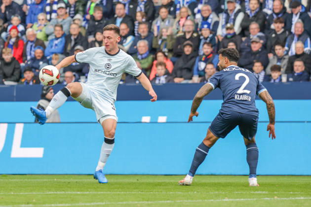 11.10.2026, xgrfx, Fussball 2.Bundesliga, VfL Bochum - Arminia Bielefeld v.l. Marius Wörl (Arminia Bielefeld), Sean Klaiber (VfL Bochum) Bochum
