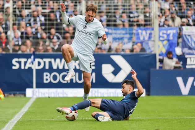 11.10.2026, xgrfx, Fussball 2.Bundesliga, VfL Bochum - Arminia Bielefeld v.l. Joel Grodowski (Arminia Bielefeld), Gerrit Holtmann (VfL Bochum) Bochum