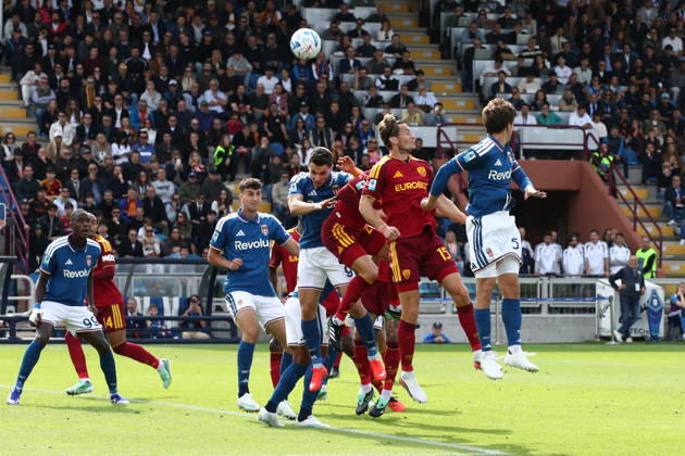 SOCCER - Serie A - Como 1907 vs. AS Roma Photo by IPA ABACAPRESS.COM89547613 - October 11, 2026 Como vs. AS Roma (Serie A) Sports; Soccer; Matchday 6 Pictured: De Roon (Photo by Gino Mancini) Como Italy  Copyright: xIPAxSport ABACAx