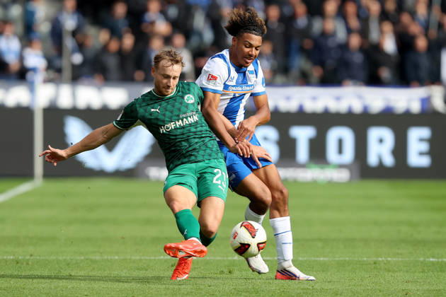 11.10.2026, xtgx, Fussball 2.Bundesliga, Hertha BSC Berlin - SpVgg Greuther Fuerth v.l. Jannik Dehm (Greuther Fürth Fuerth) Oluwaseun Adewumi (Hertha BSC Berlin) Zweikampf, Aktion, action, battle for the ball (DFL DFB REGULATIONS PROHIBIT ANY USE OF PHOTOGRAPHS as IMAGE SEQUENCES and or QUASI-VIDEO) Berlin