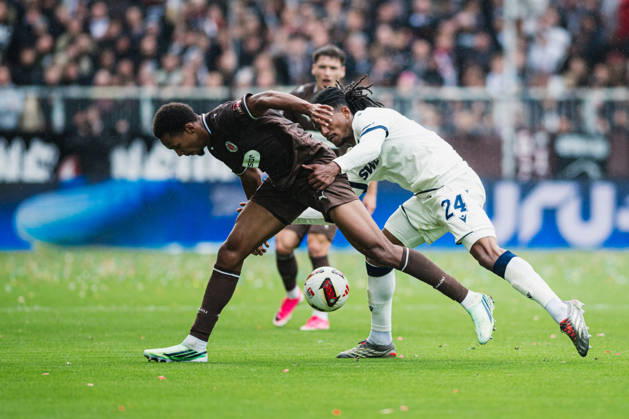 2. Bundesliga: FC St. Pauli vs. Karlsruher SC, 11.10.2026 Sandro TrÃ moulet (Karlsruher SC, 24) gegen Youssoupha Niang (FC St. Pauli, 7), Zweikampf; Fußball, 2. Bundesliga, 7. Spieltag: FC St. Pauli vs. Karlsruher SC am 11.10.2026 im Millerntor-Stadion, Hamburg DFL REGULATIONS PROHIBIT ANY USE OF PHOTOGRAPHS AS IMAGE SEQUENCES AND OR QUASI-VIDEO. Copyright: xBEAUTIFULxSPORTS Tonhäuserx