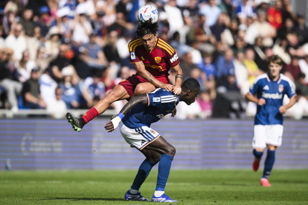Como 1907 v AS Roma - Serie A Paulo Dybala of AS Roma competes for a header with Trevoh Chalobah of Como 1907 during the Serie A football match between Como 1907 and AS Roma. Como Italy Copyright: xNicolòxCampox