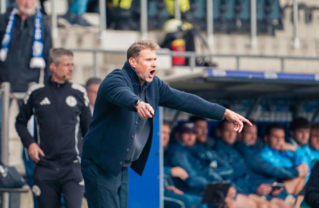 Deutschland: Fussball 2.Bundesliga 2026 2027, 7. Spieltag - VfL Bochum vs Arminia Bielefeld - Vonovia Ruhrstadion (Bochum): Geste, Gestik, Emotion Oliver Kirch (Trainer Arminia Bielefeld) Copyright: xAymanxAlahmedx