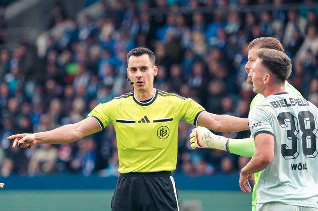 Deutschland: Fussball 2.Bundesliga 2026 2027, 7. Spieltag - VfL Bochum vs Arminia Bielefeld - Vonovia Ruhrstadion (Bochum): Schiedsrichter Konrad Oldhafer Copyright: xAymanxAlahmedx