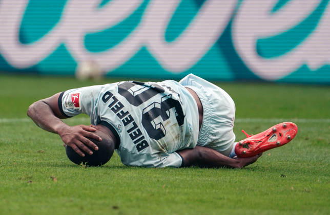 Deutschland: Fussball 2.Bundesliga 2026 2027, 7. Spieltag - VfL Bochum vs Arminia Bielefeld - Vonovia Ruhrstadion (Bochum): Verletzung des Spielers Isaiah Young (Arminia Bielefeld, 30) Copyright: xAymanxAlahmedx