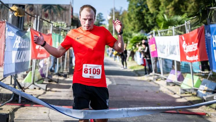 Marathon am Baldeneysee in Essen ** NUR FÜR REDAKTIONELLE ZWECKE ** EDITORIAL USE ONLY **<p>Rund 1800 Läufer begeben sich am Sonntagmorgen, 11.10.2026, im Rahmenprogramm des Mararthons am Baldeneysee auf eine gut 18 Kilometer lange Seerunde. Deutschland NRW Essen Copyright: MartinxMöller
