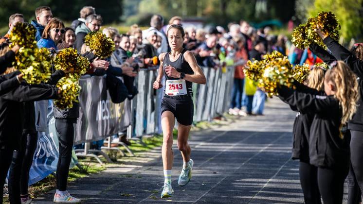 Marathon am Baldeneysee in Essen ** NUR FÜR REDAKTIONELLE ZWECKE ** EDITORIAL USE ONLY **<p>Rund 1800 Läufer begeben sich am Sonntagmorgen, 11.10.2026, im Rahmenprogramm des Mararthons am Baldeneysee auf eine gut 18 Kilometer lange Seerunde. Deutschland NRW Essen Copyright: MartinxMöller