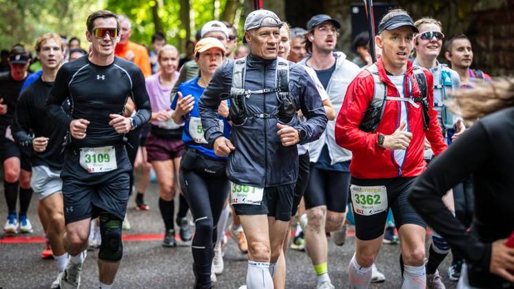 Marathon am Baldeneysee in Essen ** NUR FÜR REDAKTIONELLE ZWECKE ** EDITORIAL USE ONLY **<p>Rund 1200 Läufer begeben sich am Sonntagmorgen, 11.10.2026, beim Marathon am Baldeneysee auf eine doppelte Runde um den See. Deutschland NRW Essen Copyright: MartinxMöller