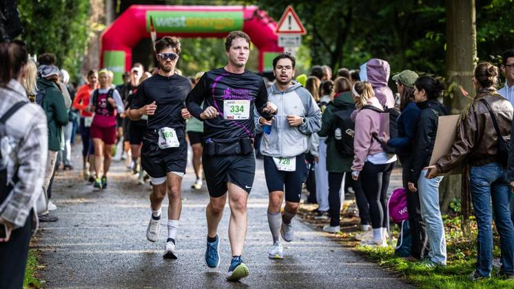 Marathon am Baldeneysee in Essen ** NUR FÜR REDAKTIONELLE ZWECKE ** EDITORIAL USE ONLY **<p>Rund 1200 Läufer begeben sich am Sonntagmorgen, 11.10.2026, beim Marathon am Baldeneysee auf eine doppelte Runde um den See. Deutschland NRW Essen Copyright: MartinxMöller