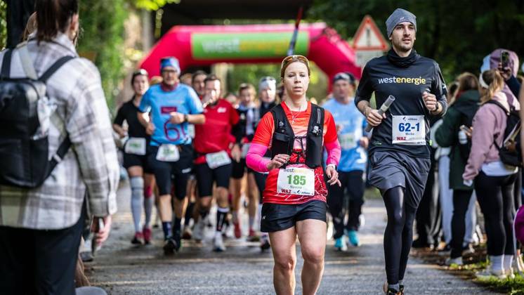 Marathon am Baldeneysee in Essen ** NUR FÜR REDAKTIONELLE ZWECKE ** EDITORIAL USE ONLY **<p>Rund 1200 Läufer begeben sich am Sonntagmorgen, 11.10.2026, beim Marathon am Baldeneysee auf eine doppelte Runde um den See. Deutschland NRW Essen Copyright: MartinxMöller