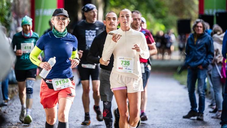 Marathon am Baldeneysee in Essen ** NUR FÜR REDAKTIONELLE ZWECKE ** EDITORIAL USE ONLY **<p>Rund 1200 Läufer begeben sich am Sonntagmorgen, 11.10.2026, beim Marathon am Baldeneysee auf eine doppelte Runde um den See. Deutschland NRW Essen Copyright: MartinxMöller
