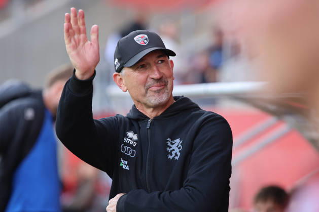Heute erster Spieltag für Trainer Achim Beierlorzer (Cheftrainer FC Ingolstadt 04) beim Spiel FC Ingolstadt 04 gegen SV Wehen Wiesbaden am 11.10.2026, DFB regulations prohibit any use of photographs as image sequences and or quasi-video. GER, Fussball, 3. Liga, Spieltag 8, FC Ingolstadt 04 gegen SV Wehen Wiesbaden, 11.10.2026, Audi Sportpark Ingolstadt Copyright: xEibner-Pressefoto OliverxSTRISCHx EP-OSH