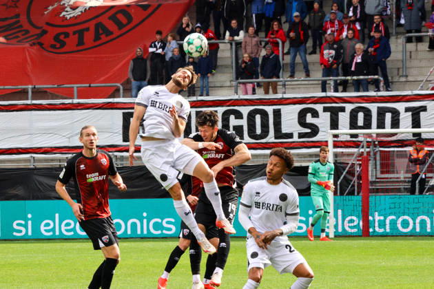 Gino Fechner (SV Wehen Wiesbaden, Nr.6) erobert hier gegen Linus Rosenloecher (FC Ingolstadt 04, Nr.19) den Ball beim Spiel FC Ingolstadt 04 gegen SV Wehen Wiesbaden am 11.10.2026, DFB regulations prohibit any use of photographs as image sequences and or quasi-video. GER, Fussball, 3. Liga, Spieltag 8, FC Ingolstadt 04 gegen SV Wehen Wiesbaden, 11.10.2026, Audi Sportpark Ingolstadt Copyright: xEibner-Pressefoto OliverxSTRISCHx EP-OSH
