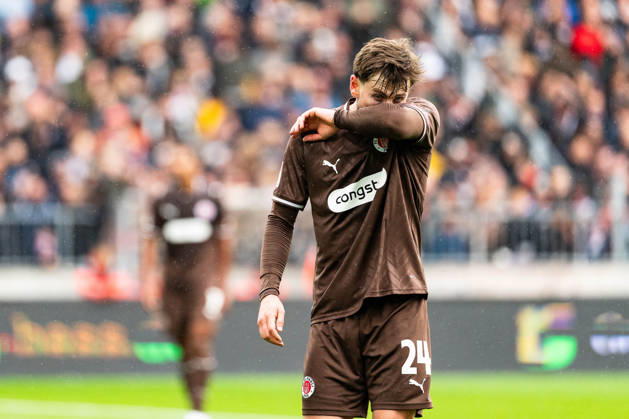 Connor Metcalfe (FC St. Pauli, 24) enttaeuscht Enttaeuschung, GER, FC St. Pauli vs. Karlsruher SC, Fussball, 2. Bundesliga, Spieltag 7, Saison 2026 2027, 11.10.2026 DFL REGULATIONS PROHIBIT ANY USE OF PHOTOGRAPHS AS IMAGE SEQUENCES AND OR QUASI-VIDEO GER, FC St. Pauli vs. Karlsruher SC, Fussball, 2. Bundesliga, Spieltag 7, Saison 2026 2027, 11.10.2026 Hamburg Copyright: xEibner-Pressefoto MaxxVincenx EP_MVN