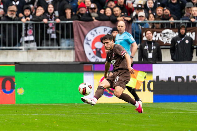 Arkadiusz Pyrka (FC St. Pauli, 11) Flanke, GER, FC St. Pauli vs. Karlsruher SC, Fussball, 2. Bundesliga, Spieltag 7, Saison 2026 2027, 11.10.2026 DFL REGULATIONS PROHIBIT ANY USE OF PHOTOGRAPHS AS IMAGE SEQUENCES AND OR QUASI-VIDEO GER, FC St. Pauli vs. Karlsruher SC, Fussball, 2. Bundesliga, Spieltag 7, Saison 2026 2027, 11.10.2026 Hamburg Copyright: xEibner-Pressefoto MaxxVincenx EP_MVN