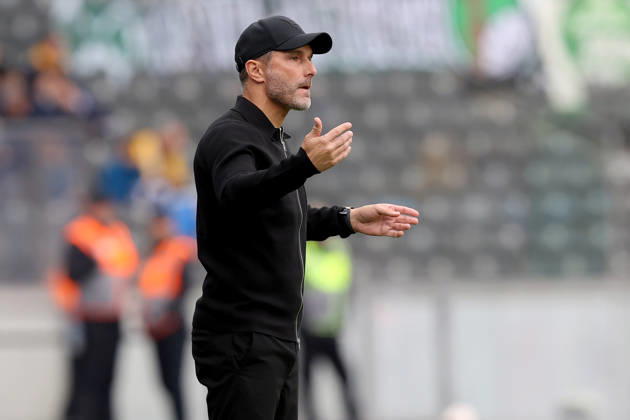 11.10.2026, xtgx, Fussball 2.Bundesliga, Hertha BSC Berlin - SpVgg Greuther Fuerth v.l. Trainer Stefan Leitl (Hertha BSC Berlin) gibt Anweisungen, gestikuliert, mit den Armen gestikulieren gives instructions, gesticulate (DFL DFB REGULATIONS PROHIBIT ANY USE OF PHOTOGRAPHS as IMAGE SEQUENCES and or QUASI-VIDEO) Berlin