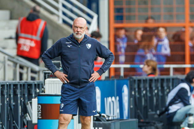 Trainer Uwe Roesler (VfL Bochum) enttaeuscht waehrend des Spiels der 2. Bundesliga zwischen VfL Bochum und Arminia Bielefeld, Ruhrstadion am 11. October 2026 in Bochum, Deutschland. (Foto von Mario Hommes DeFodi Images) +++ Trainer Uwe Roesler (VfL Bochum) looks dejected during the 2nd Bundesliga match between VfL Bochum and Arminia Bielefeld at Vonovia Ruhrstadion on October 11, 2026 in Bochum, Germany. (Photo by Mario Hommes DeFodi Images) DFB DFL REGULATIONS PROHIBIT ANY USE OF PHOTOGRAPHS AS IMAGE SEQUENCES AND OR QUASI-VIDEO. (Photo by Mario Hommes DeFodi Images) -