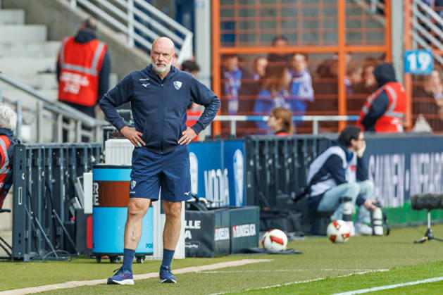 Trainer Uwe Roesler (VfL Bochum) enttaeuscht waehrend des Spiels der 2. Bundesliga zwischen VfL Bochum und Arminia Bielefeld, Ruhrstadion am 11. October 2026 in Bochum, Deutschland. (Foto von Mario Hommes DeFodi Images) +++ Trainer Uwe Roesler (VfL Bochum) looks dejected during the 2nd Bundesliga match between VfL Bochum and Arminia Bielefeld at Vonovia Ruhrstadion on October 11, 2026 in Bochum, Germany. (Photo by Mario Hommes DeFodi Images) DFB DFL REGULATIONS PROHIBIT ANY USE OF PHOTOGRAPHS AS IMAGE SEQUENCES AND OR QUASI-VIDEO. (Photo by Mario Hommes DeFodi Images) -