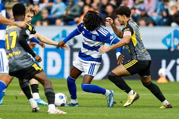 ZWOLLE - Ibrahim Cissoko of PEC Zwolle, IsmaÃ«l Baouf of SC Cambuur (lr) during the Dutch Eredivisie match between PEC Zwolle and Cambuur at the MAC3Park stadium on October 11, 2026 in Zwolle, the Netherlands. VINCENT JANNINK ANP Eredivisie 2026 27 xVIxANPxSportx xxANPxIVx 572126460 originalFilename: 572126460.jpg