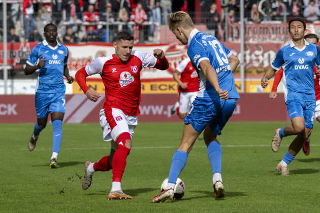 Regionalliga Nordost -Saison 26 27 Hallescher FC vs.RSV Eintracht 1949 e.V. Halle, Deutschland 11.Oktober 2026: Im Bild:v.li.Marius Hauptmann (Halle) und Jules Hasenberg (RSV) Halle Saale Leuna Chemie Stadion Sachsen-Anhalt Deutschland