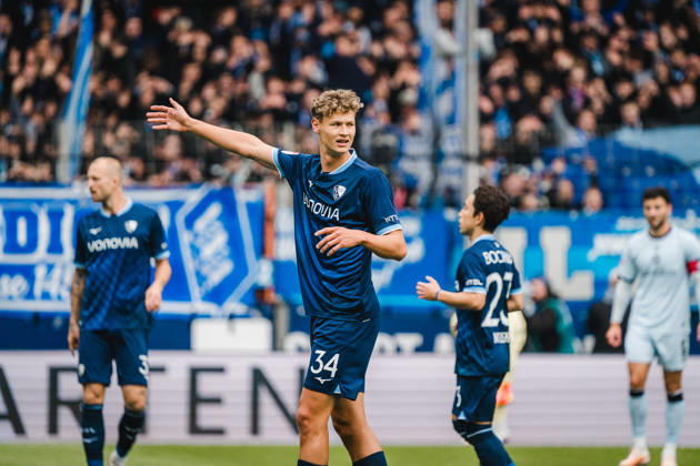 Bochum, Deutschland 11. Oktober 2026: 2. Bundesliga - 2026 2027 - 7. Spieltag - VfL Bochum 1848 gegen DSC Arminia Bielefeld Im Bild: Tom Meyer (BOC) gestikuliert auf dem Spielfeld. DFL DFB regulations prohibit any use of photographs as image sequences and or quasi-video. Vonovia Ruhrstadion Nordrhein Westfalen Copyright: xFotostandx xGraebex