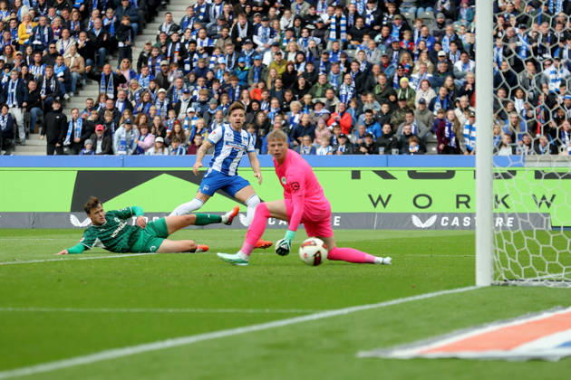 11.10.2026, xtgx, Fussball 2.Bundesliga, Hertha BSC Berlin - SpVgg Greuther Fuerth v.l. Mads Pedersen (Hertha BSC Berlin) Torschuetze, erzielt das Tor, Treffer, scores the goal 1:0 Florian Hellstern (Greuther Fürth Fuerth) (DFL DFB REGULATIONS PROHIBIT ANY USE OF PHOTOGRAPHS as IMAGE SEQUENCES and or QUASI-VIDEO) Berlin