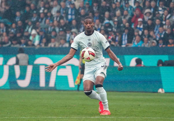 Deutschland: Fussball 2.Bundesliga 2026 2027, 7. Spieltag - VfL Bochum vs Arminia Bielefeld - Vonovia Ruhrstadion (Bochum): am Ball Isaiah Young (Arminia Bielefeld, 30) Bochum Vonovia Ruhrstadion Deutschland Copyright: xAymanxAlahmedx