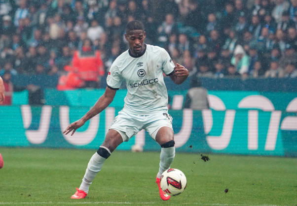 Deutschland: Fussball 2.Bundesliga 2026 2027, 7. Spieltag - VfL Bochum vs Arminia Bielefeld - Vonovia Ruhrstadion (Bochum): am Ball Isaiah Young (Arminia Bielefeld, 30) Bochum Vonovia Ruhrstadion Deutschland Copyright: xAymanxAlahmedx