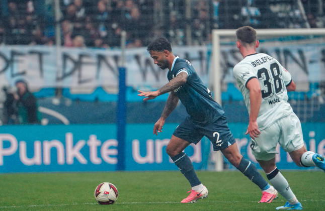 Deutschland: Fussball 2.Bundesliga 2026 2027, 7. Spieltag - VfL Bochum vs Arminia Bielefeld - Vonovia Ruhrstadion (Bochum): am Ball Sean Klaiber (VfL Bochum, 2) Bochum Vonovia Ruhrstadion Deutschland Copyright: xAymanxAlahmedx