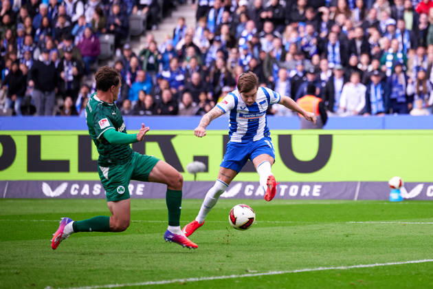 Mads Pedersen (Hertha BSC, 22), Torschuss zum 1:0, GER, Hertha BSC vs. SPVGG Greuther Fuerth, 2. Bundesliga, Saison 2026 27, 07. Spieltag, 11.10.2026 (DFL REGULATIONS PROHIBIT ANY USE OF PHOTOGRAPHS AS IMAGE SEQUENCES AND OR QUASI - VIDEO). GER, Hertha BSC vs. SPVGG Greuther Fuerth, 2. Bundesliga, Saison 2026 27, 07. Spieltag, 11.10.2026 Berlin