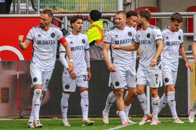 Jubel bei Florian Huebner (SV Wehen Wiesbaden, Nr.19) nach seinem Treffer zum 0:1 beim Spiel FC Ingolstadt 04 gegen SV Wehen Wiesbaden am 11.10.2026, DFB regulations prohibit any use of photographs as image sequences and or quasi-video. GER, Fussball, 3. Liga, Spieltag 8, FC Ingolstadt 04 gegen SV Wehen Wiesbaden, 11.10.2026, Audi Sportpark Ingolstadt Copyright: xEibner-Pressefoto OliverxSTRISCHx EP-OSH