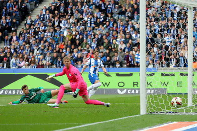 11.10.2026, xtgx, Fussball 2.Bundesliga, Hertha BSC Berlin - SpVgg Greuther Fuerth v.l. Mads Pedersen (Hertha BSC Berlin) Torschuetze, erzielt das Tor, Treffer, scores the goal 1:0 Florian Hellstern (Greuther Fürth Fuerth) (DFL DFB REGULATIONS PROHIBIT ANY USE OF PHOTOGRAPHS as IMAGE SEQUENCES and or QUASI-VIDEO) Berlin