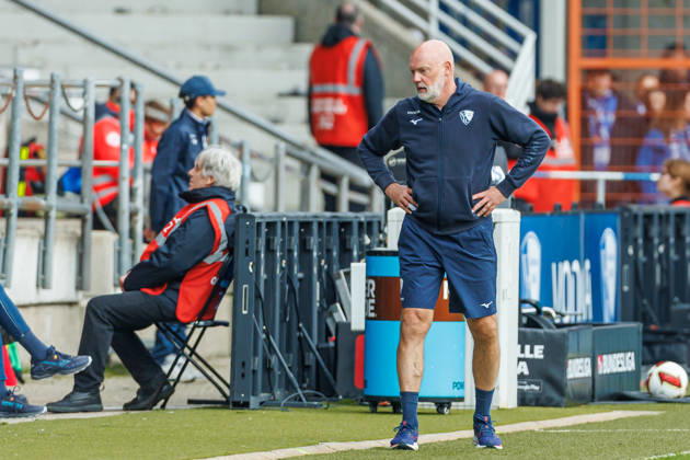 Trainer Uwe Roesler (VfL Bochum) enttaeuscht waehrend des Spiels der 2. Bundesliga zwischen VfL Bochum und Arminia Bielefeld, Ruhrstadion am 11. October 2026 in Bochum, Deutschland. (Foto von Mario Hommes DeFodi Images) +++ Trainer Uwe Roesler (VfL Bochum) looks dejected during the 2nd Bundesliga match between VfL Bochum and Arminia Bielefeld at Vonovia Ruhrstadion on October 11, 2026 in Bochum, Germany. (Photo by Mario Hommes DeFodi Images) DFB DFL REGULATIONS PROHIBIT ANY USE OF PHOTOGRAPHS AS IMAGE SEQUENCES AND OR QUASI-VIDEO. (Photo by Mario Hommes DeFodi Images) -