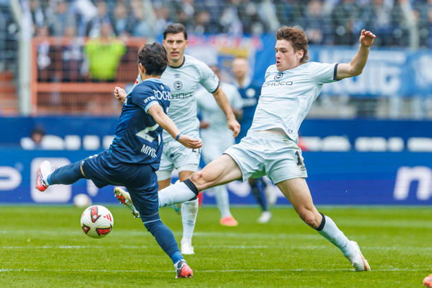 Koji Miyoshi (VfL Bochum) und Maximilian Grosser (DSC Arminia Bielefeld) im Zweikampf waehrend des Spiels der 2. Bundesliga zwischen VfL Bochum und Arminia Bielefeld, Ruhrstadion am 11. October 2026 in Bochum, Deutschland. (Foto von Mario Hommes DeFodi Images) +++ Koji Miyoshi (VfL Bochum) und Maximilian Grosser (DSC Arminia Bielefeld) battle for the ball during the 2nd Bundesliga match between VfL Bochum and Arminia Bielefeld at Vonovia Ruhrstadion on October 11, 2026 in Bochum, Germany. (Photo by Mario Hommes DeFodi Images) DFB DFL REGULATIONS PROHIBIT ANY USE OF PHOTOGRAPHS AS IMAGE SEQUENCES AND OR QUASI-VIDEO. (Photo by Mario Hommes DeFodi Images) -