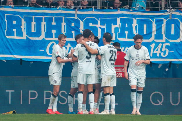 Deutschland: Fussball 2.Bundesliga 2026 2027, 7. Spieltag - VfL Bochum vs Arminia Bielefeld - Vonovia Ruhrstadion (Bochum): Tor und Torjubel zum Benjamin Boakye (Arminia Bielefeld, 27) Joel Felix (Arminia Bielefeld, 3) Stefano Russo (Arminia Bielefeld, 21) Copyright: xAymanxAlahmedx
