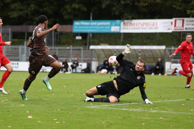 Fußball I Herren I Saison 2026 2027 I Regionalliga Nord I 13.Spieltag I FC St.Pauli II - HSC Hannover I 11.10.2026 Jack Wardius (19, FC St.Pauli II) Bastian Fielsch (1, HSC Hannover) Norderstedt Edmund Plambeck Stadion Schleswig-Holstein Deutschland Copyright: xLobeca RalfxHomburgx