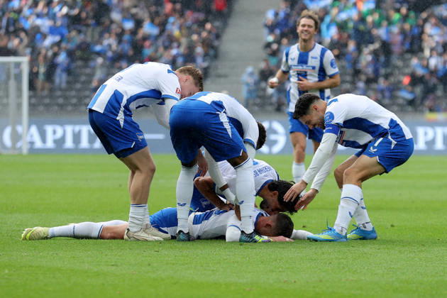 11.10.2026, xtgx, Fussball 2.Bundesliga, Hertha BSC Berlin - SpVgg Greuther Fuerth v.l. Torjubel nach dem Tor zum celebrating the goal celebrate 2:0 durch Paul Seguin (Hertha BSC Berlin) (DFL DFB REGULATIONS PROHIBIT ANY USE OF PHOTOGRAPHS as IMAGE SEQUENCES and or QUASI-VIDEO) Berlin