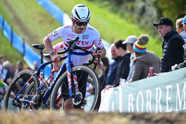 Great Britain s Cameron Mason pictured in action during the men elite race of the Mosselcross cyclocross cycling event, on Sunday 11 October 2026, in Dendermonde, the first race (out of 7) of the HG Cross competition. DAVIDxPINTENS  x189448472x