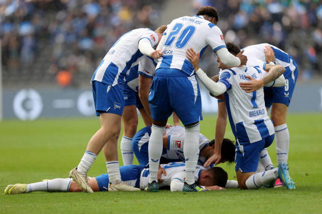 11.10.2026, xtgx, Fussball 2.Bundesliga, Hertha BSC Berlin - SpVgg Greuther Fuerth v.l. Torjubel nach dem Tor zum celebrating the goal celebrate 2:0 durch Paul Seguin (Hertha BSC Berlin) (DFL DFB REGULATIONS PROHIBIT ANY USE OF PHOTOGRAPHS as IMAGE SEQUENCES and or QUASI-VIDEO) Berlin