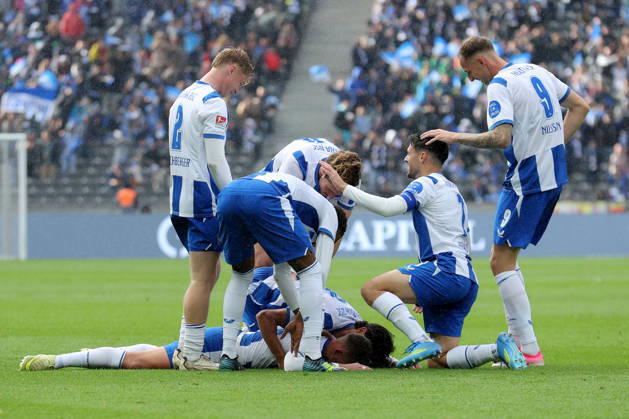 11.10.2026, xtgx, Fussball 2.Bundesliga, Hertha BSC Berlin - SpVgg Greuther Fuerth v.l. Torjubel nach dem Tor zum celebrating the goal celebrate 2:0 durch Paul Seguin (Hertha BSC Berlin) (DFL DFB REGULATIONS PROHIBIT ANY USE OF PHOTOGRAPHS as IMAGE SEQUENCES and or QUASI-VIDEO) Berlin