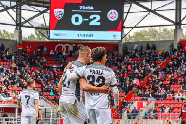 Schoenes Bild fuer Raul Paula (SV Wehen Wiesbaden, Nr.32) mit der Stadionanzeige zum 0:2 fuer Wiesbaden. Lange haelt sich dieser Torschstand jedoch nicht beim Spiel FC Ingolstadt 04 gegen SV Wehen Wiesbaden am 11.10.2026, DFB regulations prohibit any use of photographs as image sequences and or quasi-video. GER, Fussball, 3. Liga, Spieltag 8, FC Ingolstadt 04 gegen SV Wehen Wiesbaden, 11.10.2026, Audi Sportpark Ingolstadt Copyright: xEibner-Pressefoto OliverxSTRISCHx EP-OSH