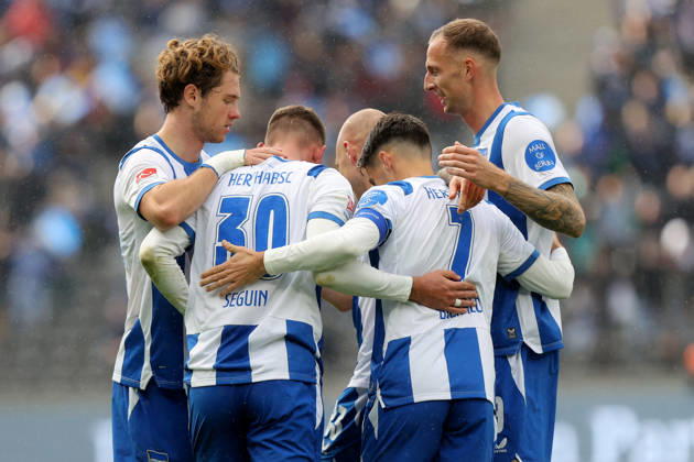 11.10.2026, xtgx, Fussball 2.Bundesliga, Hertha BSC Berlin - SpVgg Greuther Fuerth v.l. Torjubel nach dem Tor zum celebrating the goal celebrate 2:0 durch Paul Seguin (Hertha BSC Berlin) (DFL DFB REGULATIONS PROHIBIT ANY USE OF PHOTOGRAPHS as IMAGE SEQUENCES and or QUASI-VIDEO) Berlin