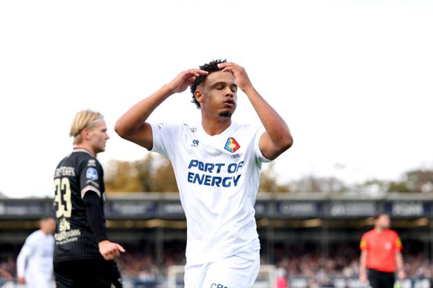 VELSEN - Gerald Alders of Telstar is disappointed about a missed opportunity during the Dutch Eredivisie match between Telstar and ADO Den Haag at the BUKO Stadium on October 11, 2026, in Velsen, the Netherlands. SONNY LENSEN ANP Eredivisie 2026 27 xVIxANPxSportx xxANPxIVx 572129456 originalFilename: 572129456.jpg