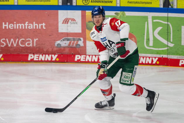Kyle Wood (Augsburger Panther, 37) im Angriffsdrittel. Krefeld Pinguine vs. Augsburger Panther, Eishockey, Penny DEL, 08. Spieltag, Saison 2026 2027, 11.10.2026 Krefeld Pinguine vs. Augsburger Panther, Eishockey, Penny DEL, 08. Spieltag, Saison 2026 2027, 11.10.2026 Krefeld Copyright: xEibner-Pressefoto ThomasxHaeslerx EP_THR