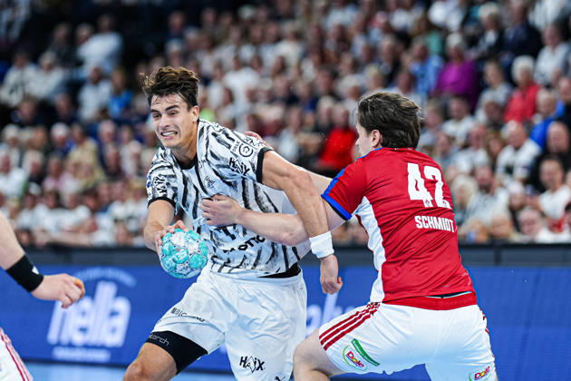 Julian Köster (THW Kiel, 07), Jan-Chirstian Schmidt (Handball Club Hamburg, 42) GER, THW Kiel vs. Handball Club Hamburg, Handball, 1. Bundesliga, Spieltag 8, Saison 2026 2027, 11.10.2026 GER, THW Kiel vs. Handball Club Hamburg, Handball, 1. Bundesliga, Spieltag 8, Saison 2026 2027, 11.10.2026 Kiel Copyright: xEibner-Pressefoto MarcelxvonxFehrnx EP_MFN