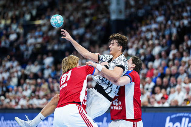 Martin Hovde (Handball Club Hamburg, 81), Julian Köster (THW Kiel, 07), Jan-Chirstian Schmidt (Handball Club Hamburg, 42) GER, THW Kiel vs. Handball Club Hamburg, Handball, 1. Bundesliga, Spieltag 8, Saison 2026 2027, 11.10.2026 GER, THW Kiel vs. Handball Club Hamburg, Handball, 1. Bundesliga, Spieltag 8, Saison 2026 2027, 11.10.2026 Kiel Copyright: xEibner-Pressefoto MarcelxvonxFehrnx EP_MFN