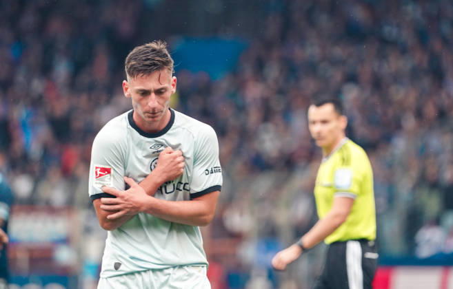Deutschland: Fussball 2.Bundesliga 2026 2027, 7. Spieltag - VfL Bochum vs Arminia Bielefeld - Vonovia Ruhrstadion (Bochum): Geste, Gestik, Emotion Marius Wörl Marius Woerl (Arminia Bielefeld, 38) Bochum Vonovia Ruhrstadion Deutschland Copyright: xAymanxAlahmedx